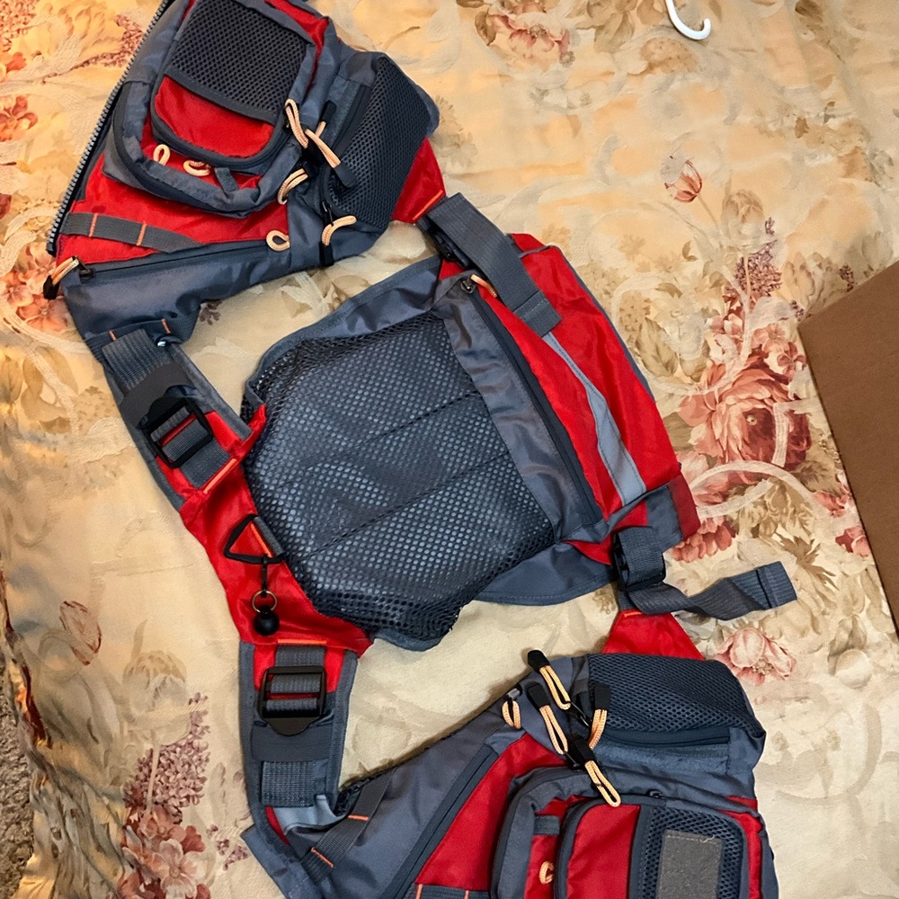 Fly fishing hunting vest! EXCELLENT CONDITION Adjustment-able/custom sizing! - Picture 8 of 16